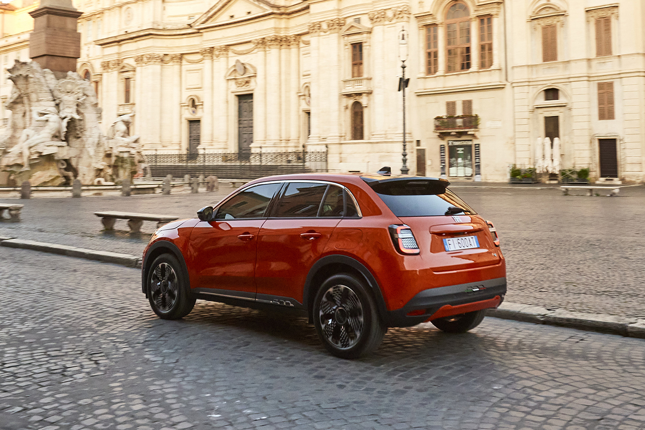 فيات 600 الجديدة كلياً تنكشف رسمياً بمحركات هجينة وكهربائية فيات 600