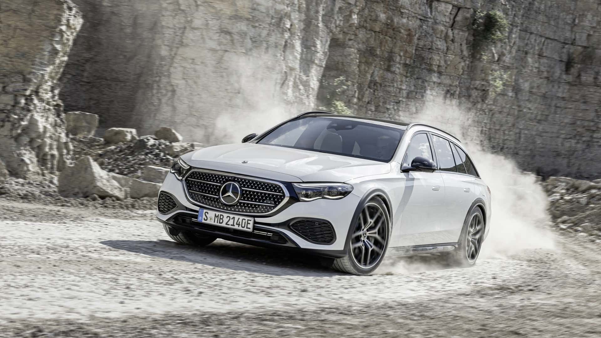 مرسيدس E-Class All Terrain الجديدة للتضاريس الوعرة تنكشف رسمياً بقوة 375 حصان مرسيدس E-Class All Terrain الجديدة للتضاريس الوعرة تنكشف رسمياً بقوة 375 حصان 24