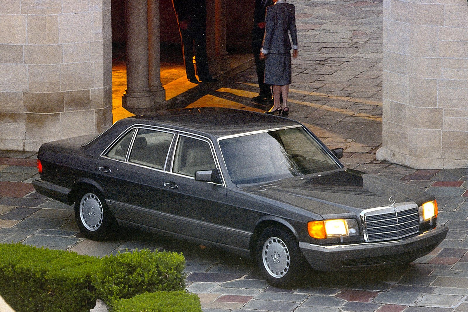 القصة وراء جيل مرسيدس اس كلاس W220 الأكثر إثارة للجدل في تاريخ الموديل مرسيدس اس كلاس W126