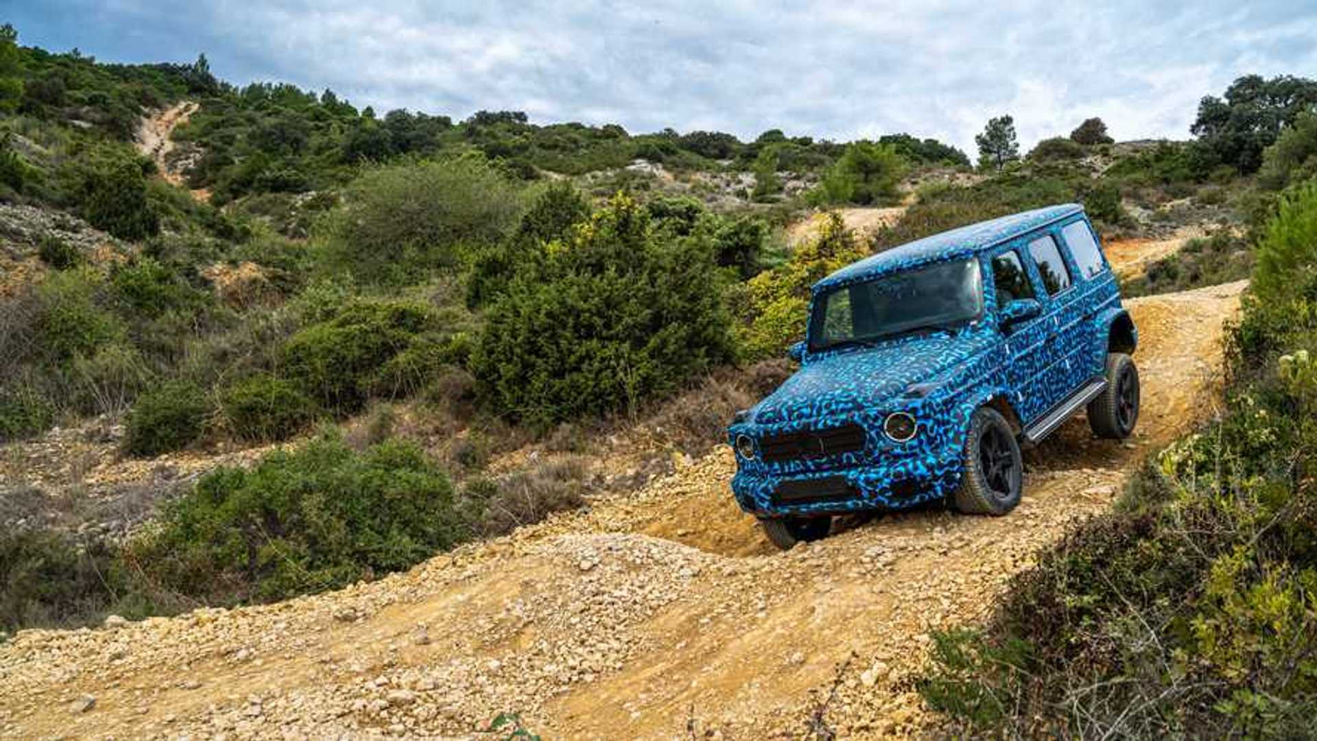 مرسيدس تؤكد على تدشين جي كلاس الكهربائية الجديدة كلياً خلال أشهر معدودة بالتوازي مع نسخة الفيس ليفت 11