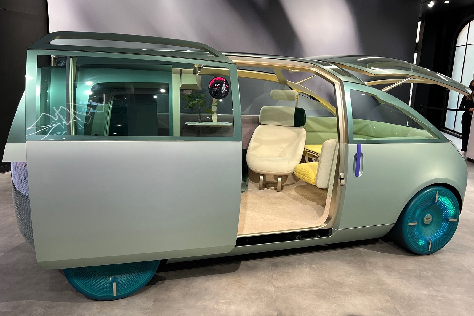 ميني قد تطلق سيارة كهربائية جديدة كلياً بسبعة مقاعد خلال الأعوام القادمة ميني قد تطلق سيارة كهربائية جديدة كلياً بسبعة مقاعد خلال الأعوام القادمة 4