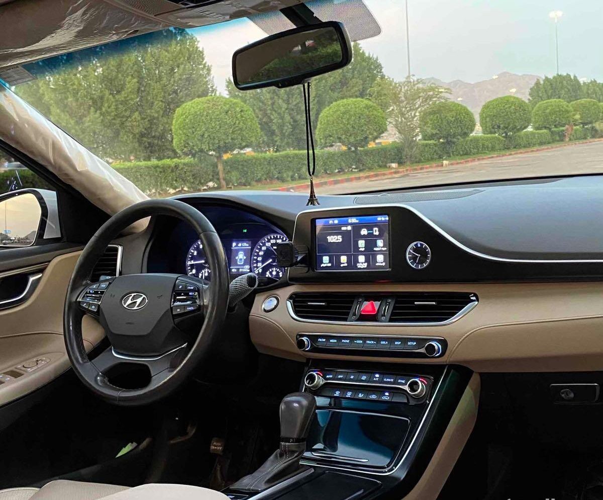 كم سعر هيونداي ازيرا 2018 وأين تشتريها في السوق السعودي؟ كم سعر هيونداي ازيرا 2018 وأين تشتريها في السوق السعودي؟ 4