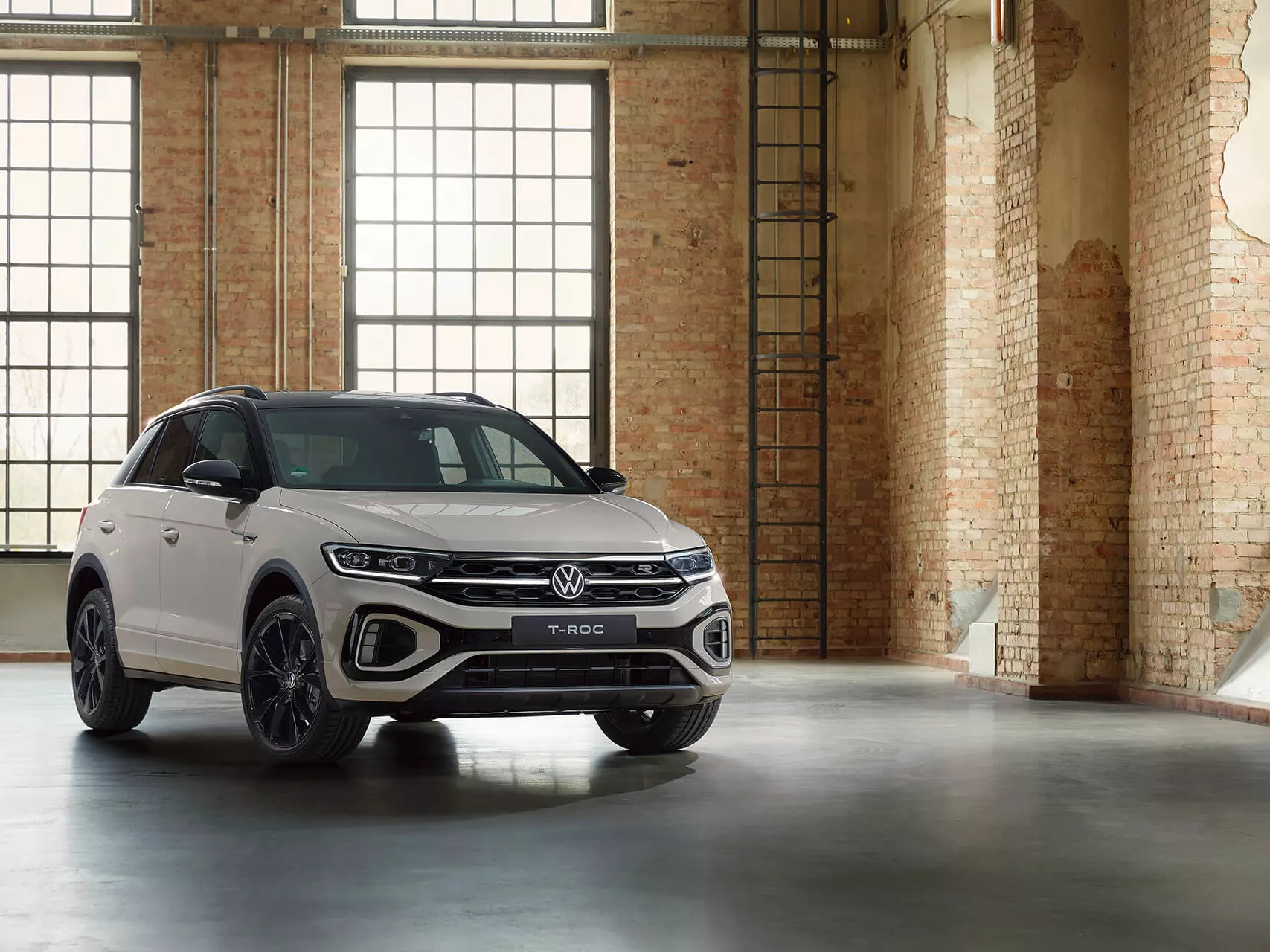 سعر فولكس واجن T-Roc 2023 ومزايا الكروس أوفر الألمانية 1