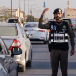 "المرور" يوضح خطورة وعقوبة التجمهر حول الحوادث  1