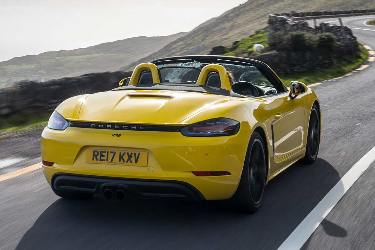 تعرف على أسرع 10 سيارات في العالم بمحركات 4 سلندر بورش 718 بوكستر و كايمان إس موديل 2018-2023