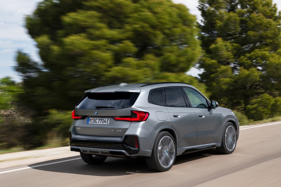 بي-ام-دبليو-x1-و-ix-2023-المربع-نت-25