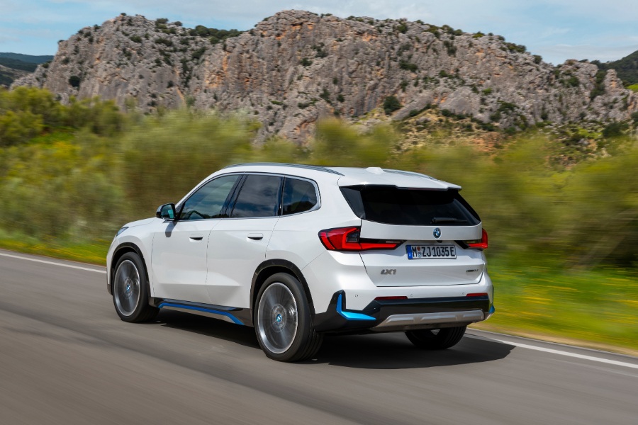 بي-ام-دبليو-x1-و-ix-2023-المربع-نت-42