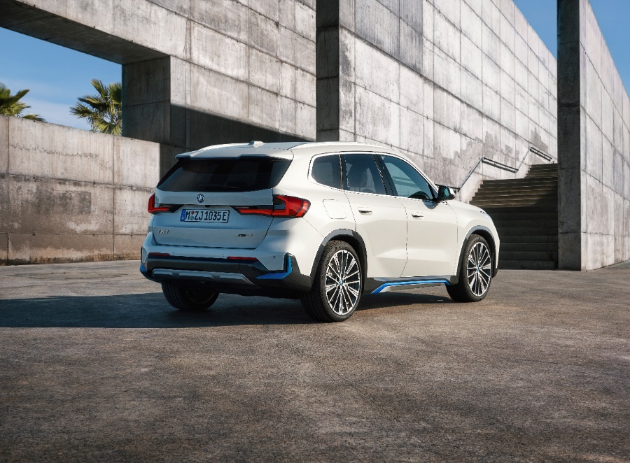 بي-ام-دبليو-x1-و-ix-2023-المربع-نت-48