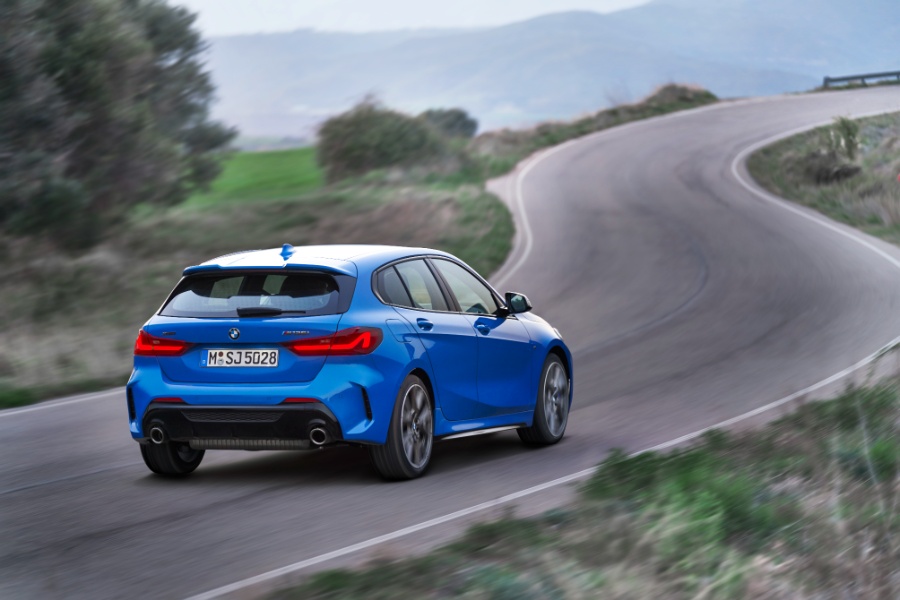 بي-ام-دبليو-الفئة-الأولى-2023-المربع-نت-15