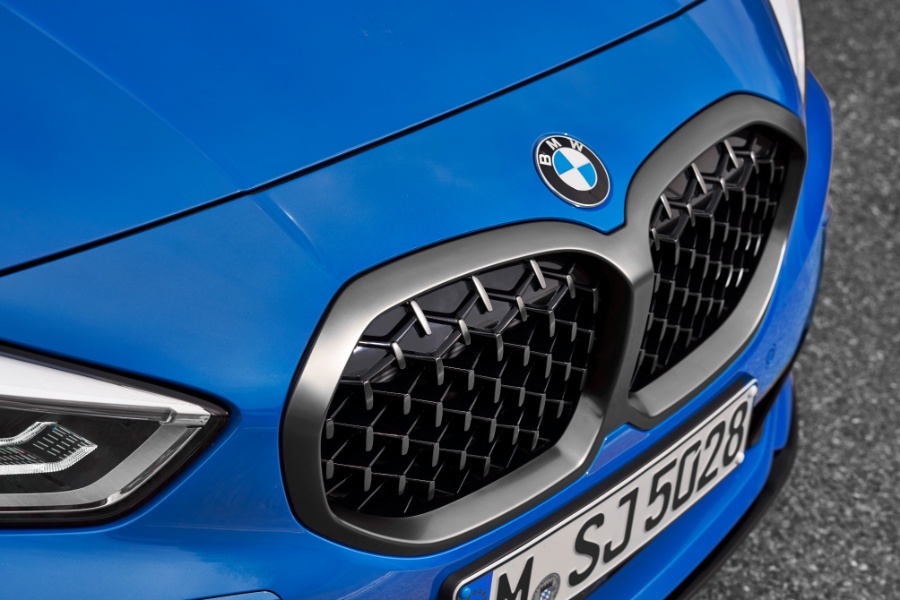 بي-ام-دبليو-الفئة-الأولى-2023-المربع-نت-23