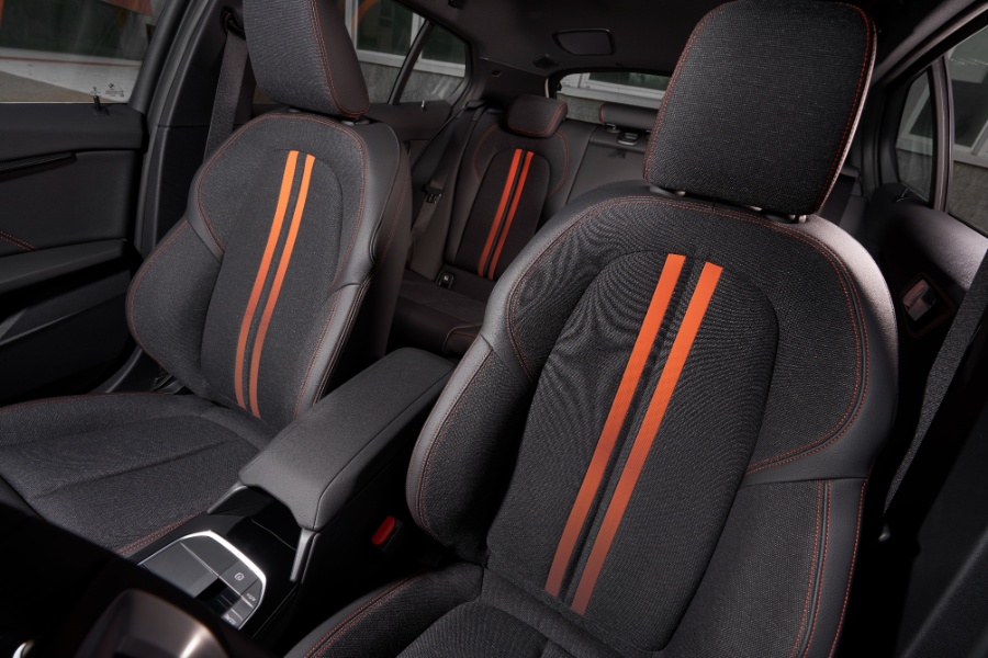 بي-ام-دبليو-الفئة-الأولى-2023-المربع-نت-37