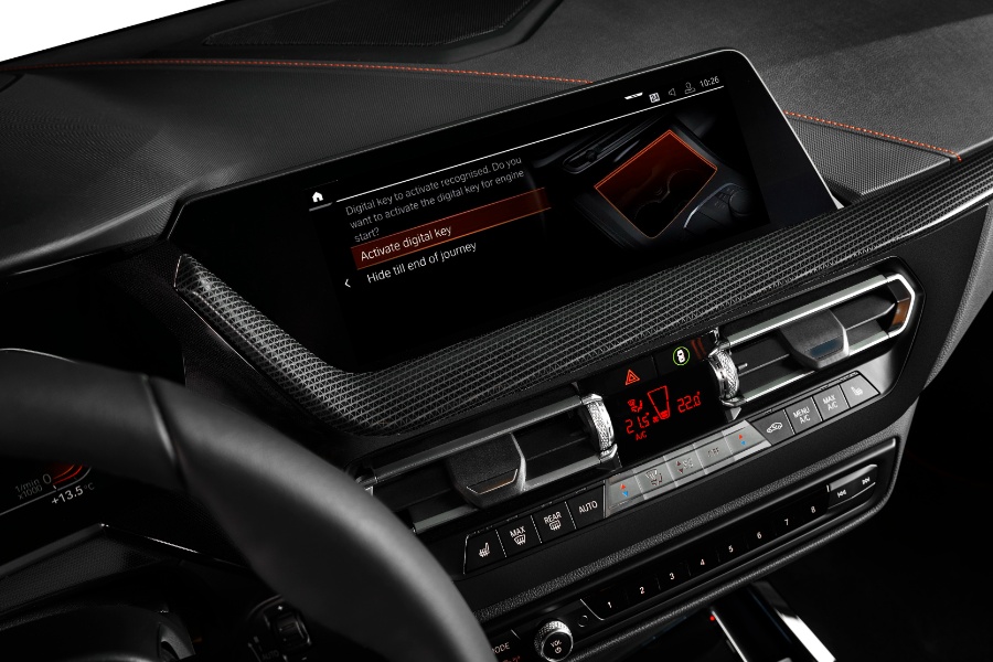 بي-ام-دبليو-الفئة-الأولى-2023-المربع-نت-39