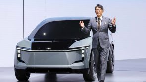 تويوتا تدشن كروس أوفر كهربائية جديدة كلياً في معرض طوكيو بـ 7 شاشات داخلية تويوتا تدشن كروس أوفر كهربائية جديدة كلياً في معرض طوكيو بـ 7 شاشات داخلية 14