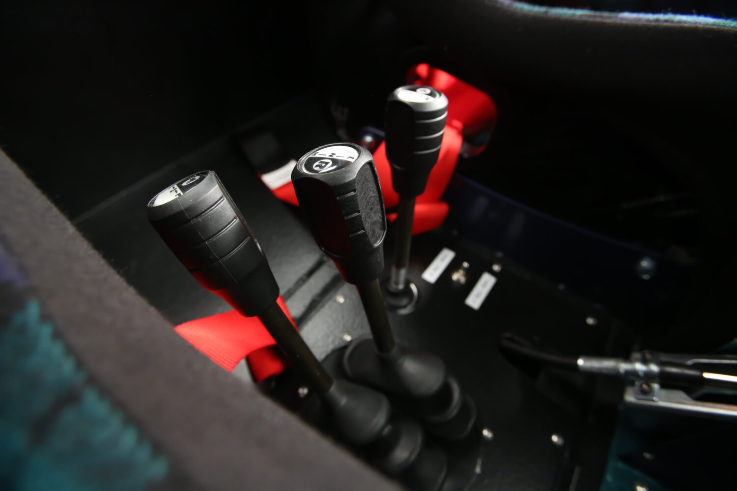 تويوتا تدشن FJ بروزر الاختبارية بتعديلات فائقة للطرق الوعرة و محرك V8 من سيارة ناسكار تويوتا تدشن FJ بروزر الاختبارية بتعديلات فائقة للطرق الوعرة و محرك V8 من سيارة ناسكار 16