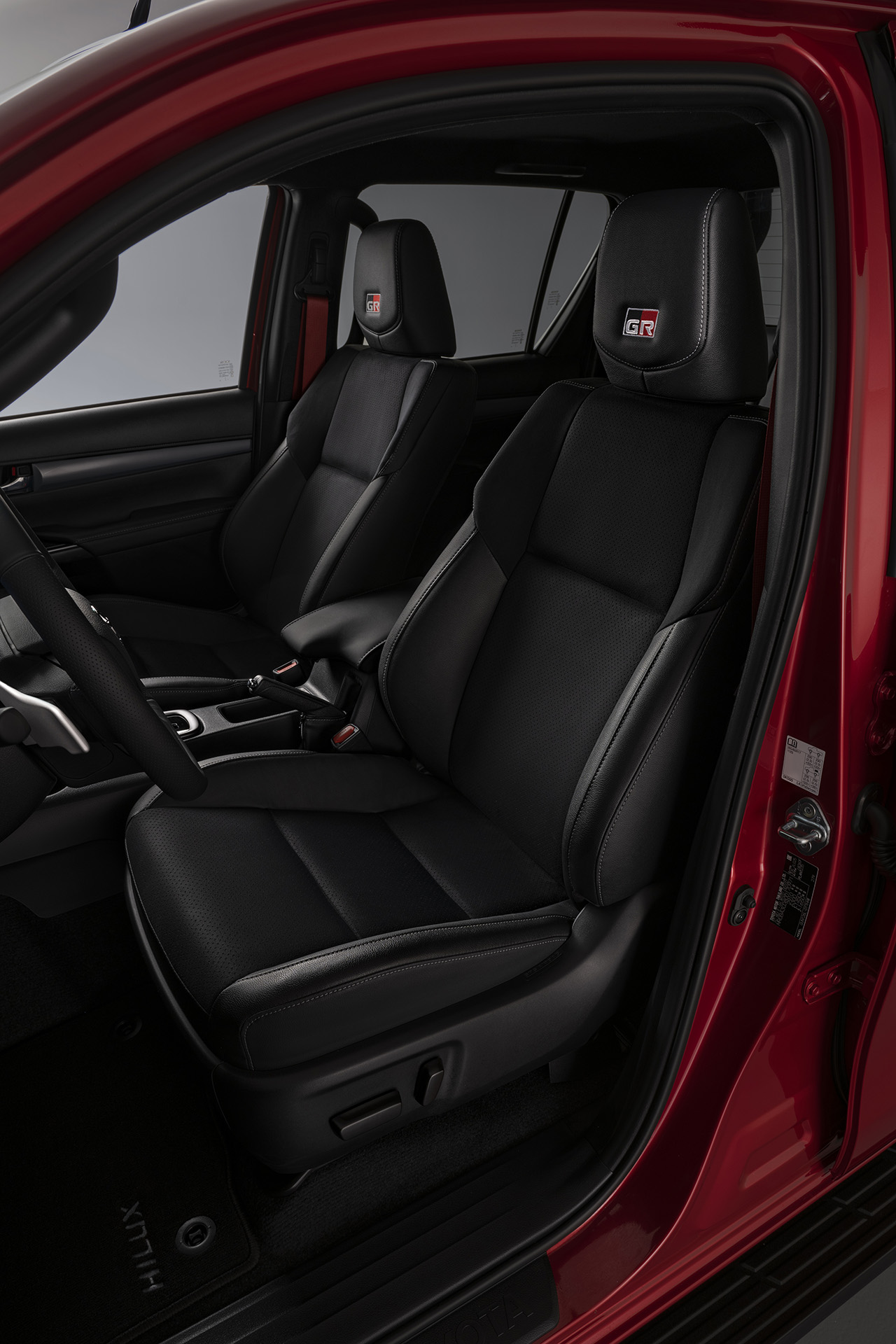 تويوتا هايلكس 2024 تحصل على إصدار GR سبورت بترقيات خاصة للطرقات الوعرة تويوتا هايلكس 2024 تحصل على إصدار GR سبورت بترقيات خاصة للطرقات الوعرة 2