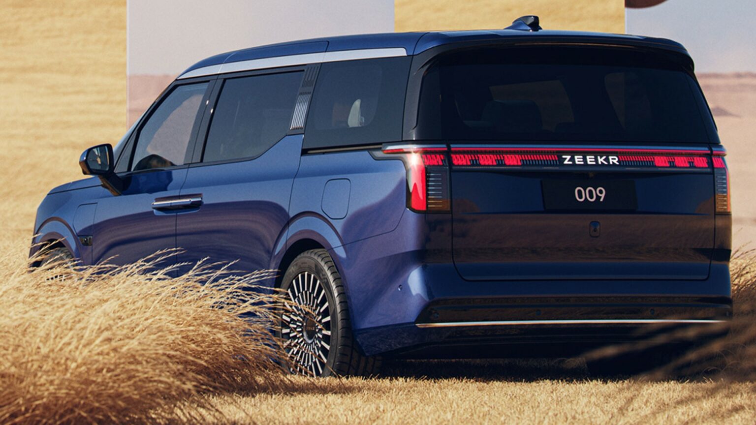 فولفو تسعى لمنافسة لكزس LM بميني فان فاخرة جديدة كلياً زيكر 009