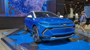 انطلاق شيفروليه ايكوينوكس الكهربائية في أمريكا بأرخص سعر في فئتها وبمدى يتجاوز 400 كيلومتر انطلاق شيفروليه ايكوينوكس الكهربائية في أمريكا بأرخص سعر في فئتها وبمدى يتجاوز 400 كيلومتر 2