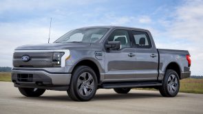 فورد F-150 لايتنينج الكهربائية تنطلق رسمياً بتحديثات متعددة وفئة جديدة كلياً فورد F-150 لايتنينج فلاش