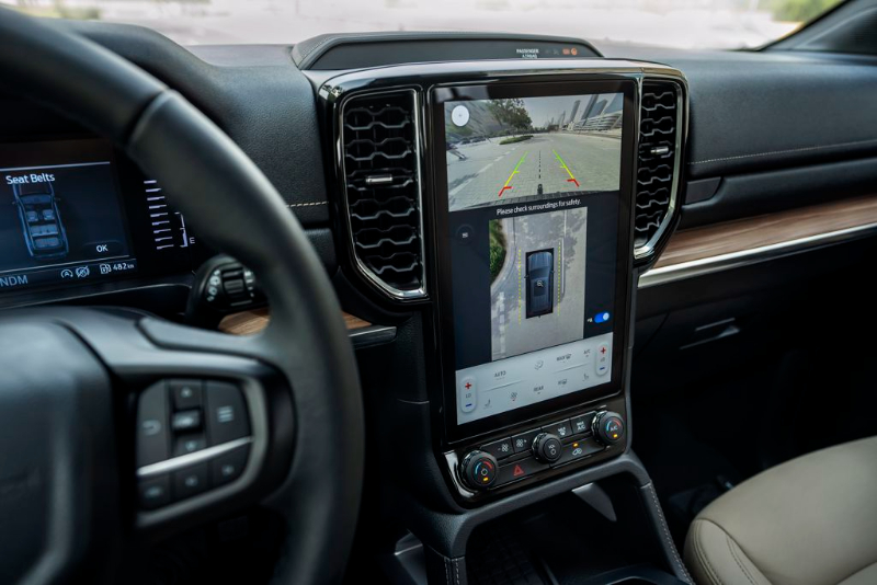 صور فورد ايفرست 2024 بالسعودية مع عرض فئات السيارة والأسعار فورد ايفرست 2024 من الداخل