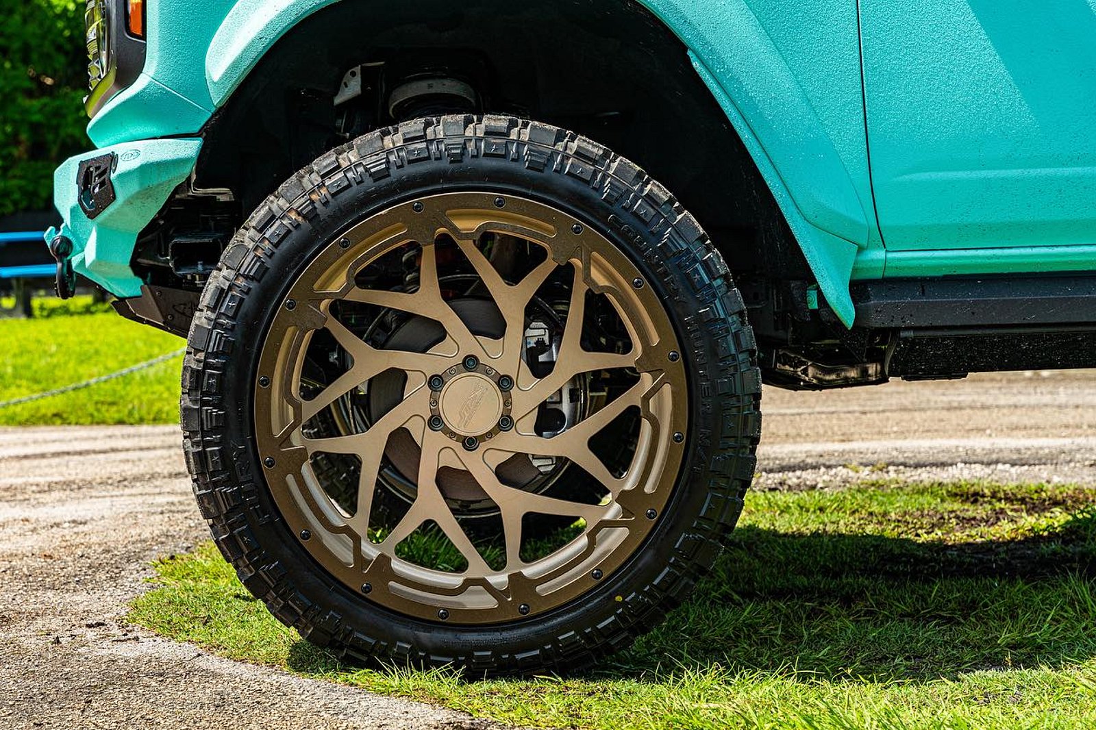 فورد برونكو رابتر تتحول إلى شاحنة ضخمة بستة عجلات من شركة أبوكاليبس الأمريكية فورد برونكو رابتر تتحول إلى شاحنة ضخمة بستة عجلات من شركة أبوكاليبس الأمريكية 2