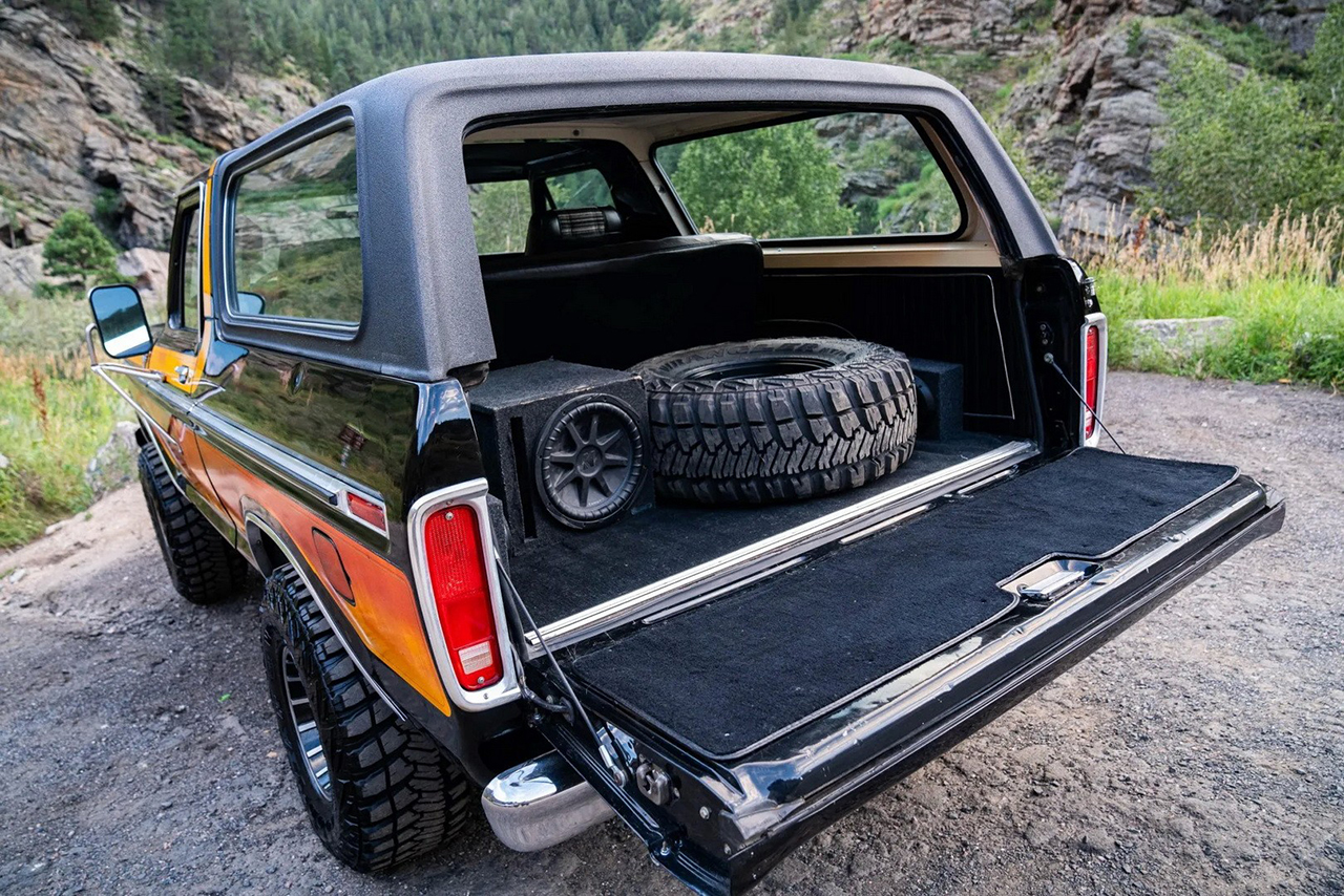 نسخة رائعة من فورد برونكو 1979 الكلاسيكية تحصل على محرك V8 حديث فورد برونكو موديل 1979