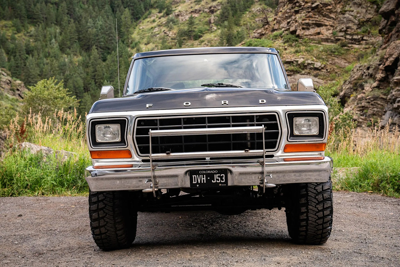 نسخة رائعة من فورد برونكو 1979 الكلاسيكية تحصل على محرك V8 حديث نسخة رائعة من فورد برونكو 1979 الكلاسيكية تحصل على محرك V8 حديث 5