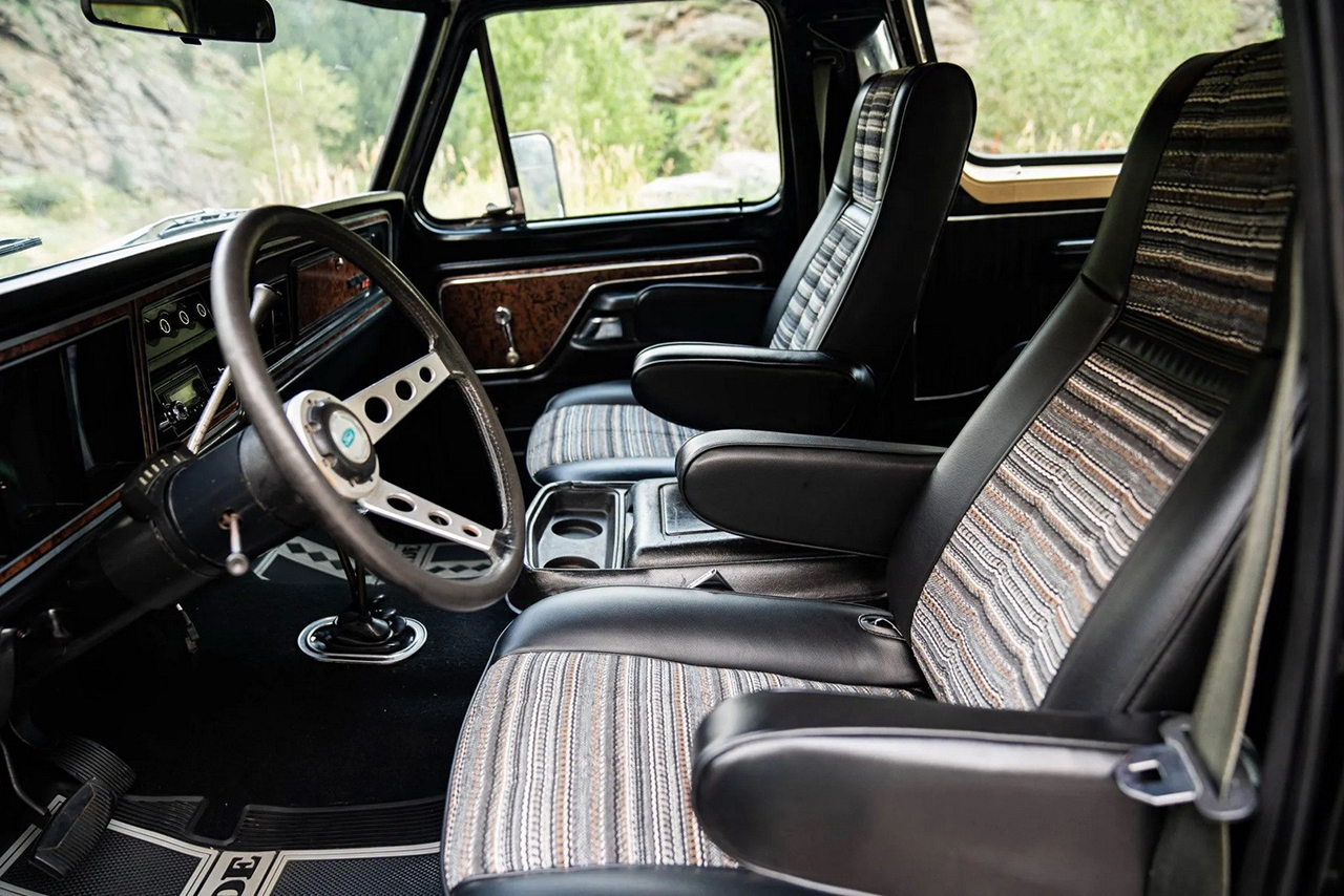 نسخة رائعة من فورد برونكو 1979 الكلاسيكية تحصل على محرك V8 حديث نسخة رائعة من فورد برونكو 1979 الكلاسيكية تحصل على محرك V8 حديث 14