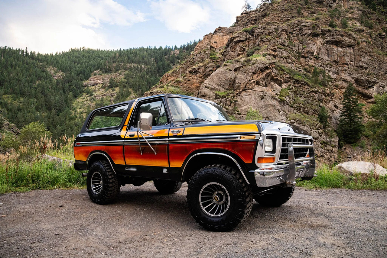 نسخة رائعة من فورد برونكو 1979 الكلاسيكية تحصل على محرك V8 حديث نسخة رائعة من فورد برونكو 1979 الكلاسيكية تحصل على محرك V8 حديث 8