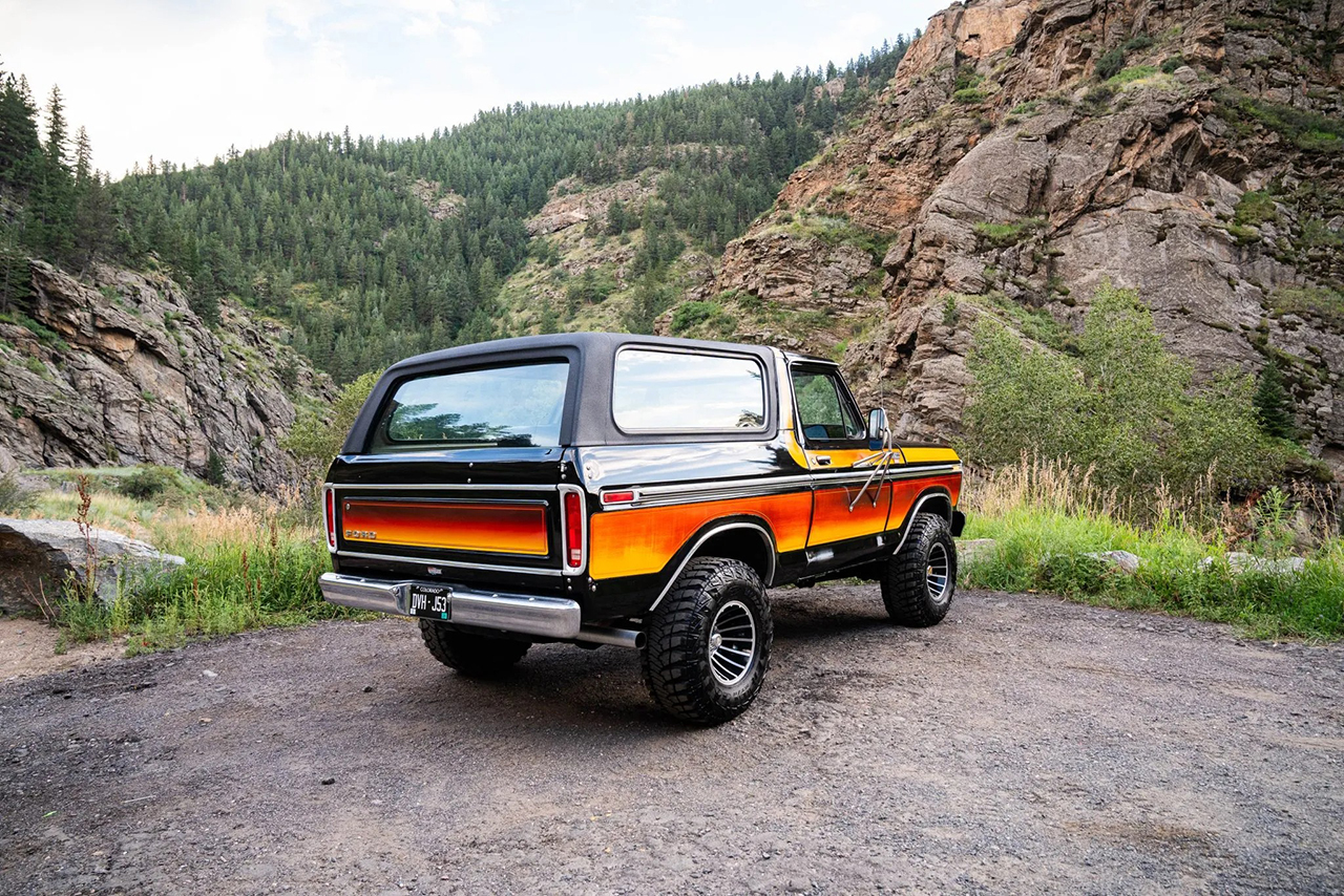 نسخة رائعة من فورد برونكو 1979 الكلاسيكية تحصل على محرك V8 حديث نسخة رائعة من فورد برونكو 1979 الكلاسيكية تحصل على محرك V8 حديث 10