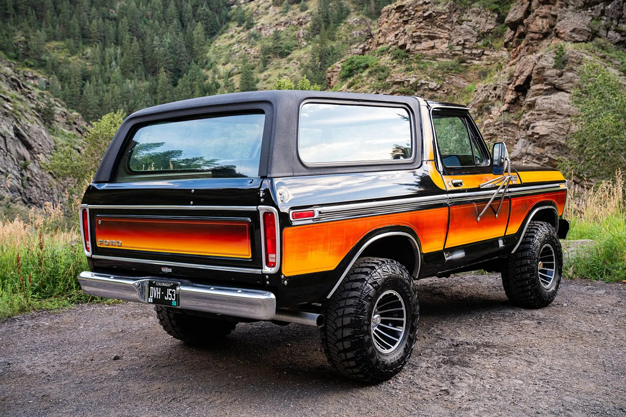 نسخة رائعة من فورد برونكو 1979 الكلاسيكية تحصل على محرك V8 حديث نسخة رائعة من فورد برونكو 1979 الكلاسيكية تحصل على محرك V8 حديث 9