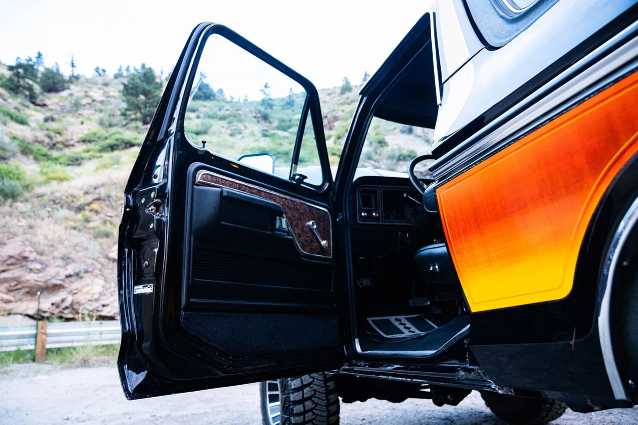 نسخة رائعة من فورد برونكو 1979 الكلاسيكية تحصل على محرك V8 حديث نسخة رائعة من فورد برونكو 1979 الكلاسيكية تحصل على محرك V8 حديث 15