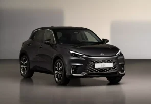 لكزس LBX الكروس أوفر الأصغر في تاريخ العلامة تنطلق في بريطانيا وأوروبا 2