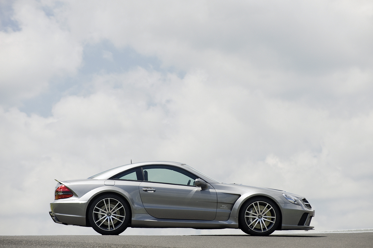 لماذا تعد مرسيدس AMG SL 65 بلاك سيريس واحدة من أفضل سيارات مرسيدس الرياضية على الإطلاق؟ لماذا تعد مرسيدس AMG SL 65 بلاك سيريس واحدة من أفضل سيارات مرسيدس الرياضية على الإطلاق؟ 8