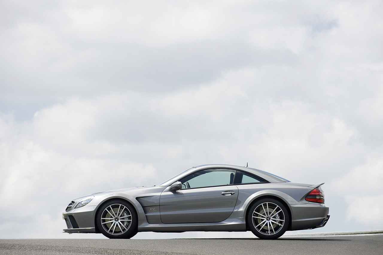 لماذا تعد مرسيدس AMG SL 65 بلاك سيريس واحدة من أفضل سيارات مرسيدس الرياضية على الإطلاق؟ لماذا تعد مرسيدس AMG SL 65 بلاك سيريس واحدة من أفضل سيارات مرسيدس الرياضية على الإطلاق؟ 7