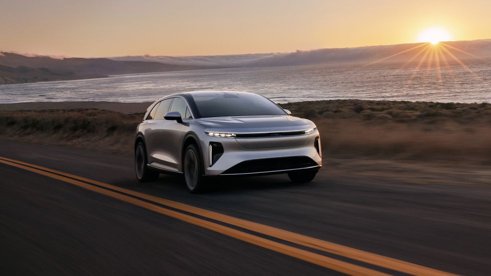 كم سعر لوسيد جرافيتي 2025 Lucid Gravity؟ إليكم مواصفاتها كاملة كم سعر لوسيد جرافيتي 2025 Lucid Gravity؟ إليكم مواصفاتها كاملة 8