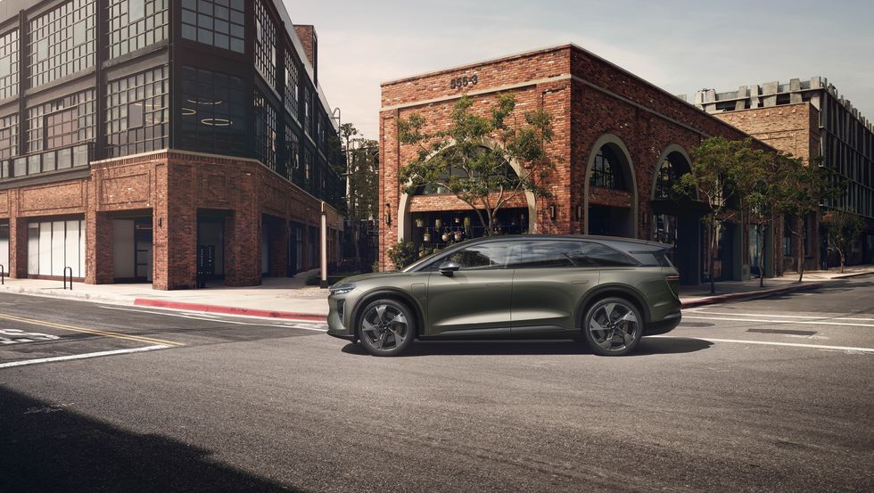 كم سعر لوسيد جرافيتي 2025 Lucid Gravity؟ إليكم مواصفاتها كاملة كم سعر لوسيد جرافيتي 2025 Lucid Gravity؟ إليكم مواصفاتها كاملة 17