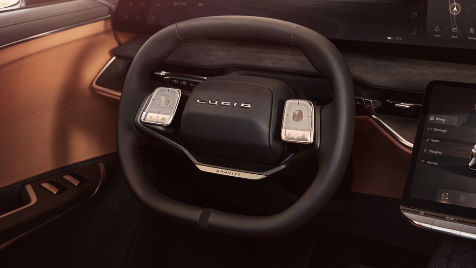 كم سعر لوسيد جرافيتي 2025 Lucid Gravity؟ إليكم مواصفاتها كاملة كم سعر لوسيد جرافيتي 2025 Lucid Gravity؟ إليكم مواصفاتها كاملة 6