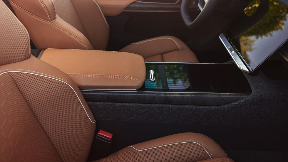 كم سعر لوسيد جرافيتي 2025 Lucid Gravity؟ إليكم مواصفاتها كاملة كم سعر لوسيد جرافيتي 2025 Lucid Gravity؟ إليكم مواصفاتها كاملة 14