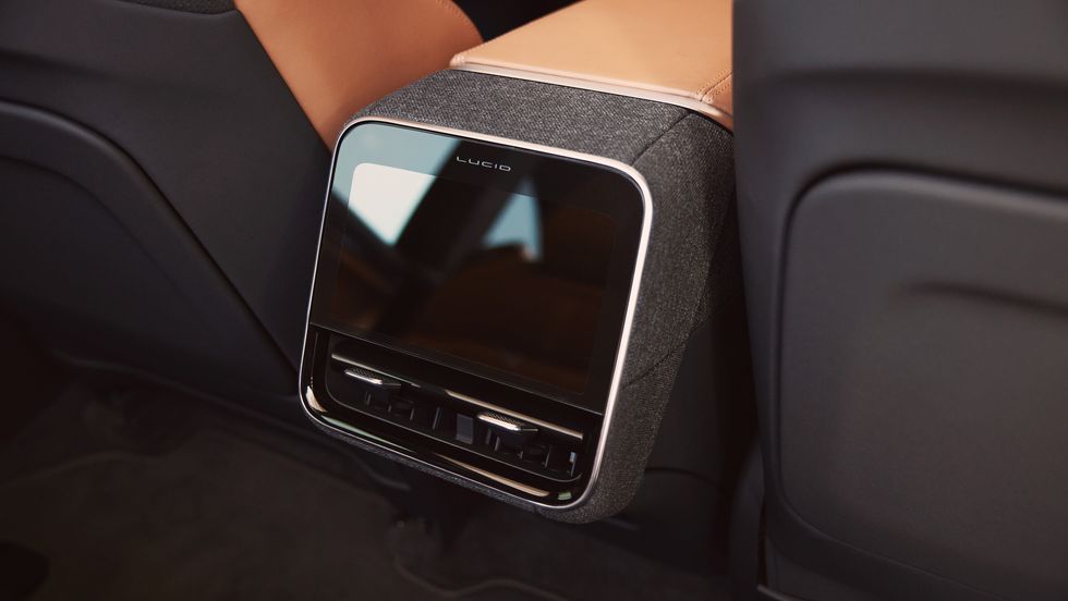 كم سعر لوسيد جرافيتي 2025 Lucid Gravity؟ إليكم مواصفاتها كاملة كم سعر لوسيد جرافيتي 2025 Lucid Gravity؟ إليكم مواصفاتها كاملة 20