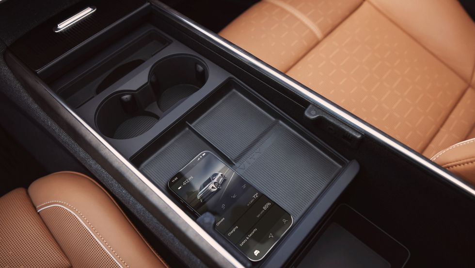 كم سعر لوسيد جرافيتي 2025 Lucid Gravity؟ إليكم مواصفاتها كاملة صور لوسيد جرافيتي 2025 Lucid Gravity من الداخل