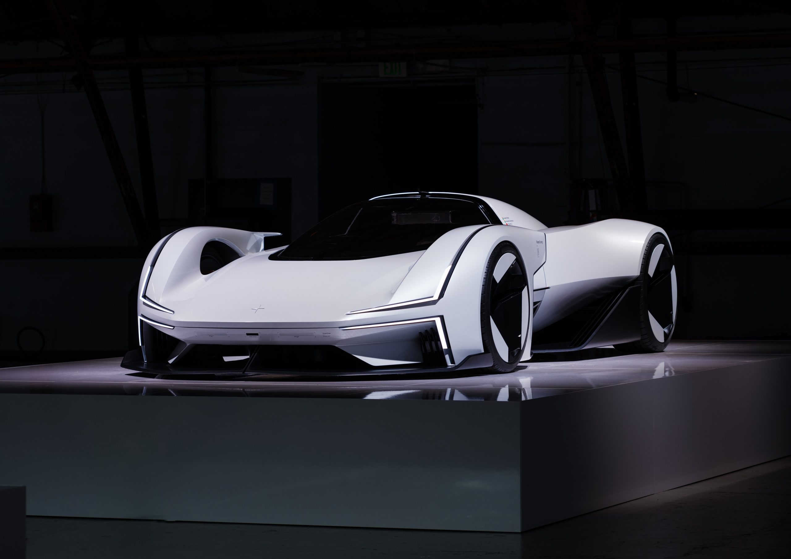 فولفو تدشن بولستار 5 الكهربائية الفاخرة بقوة مدهشة 871 حصان لمنافسة بورش تايكان بولستار 5