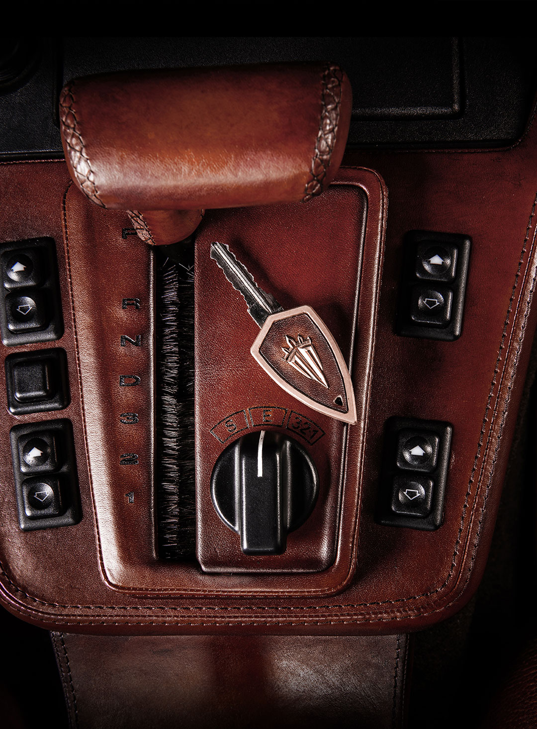 بي ام دبليو 635 CLX الكلاسيكية تحصل على عملية تجديد فاخرة من كارليكس ديزاين البولندية بي ام دبليو 635 CLX الكلاسيكية تحصل على عملية تجديد فاخرة من كارليكس ديزاين البولندية 2