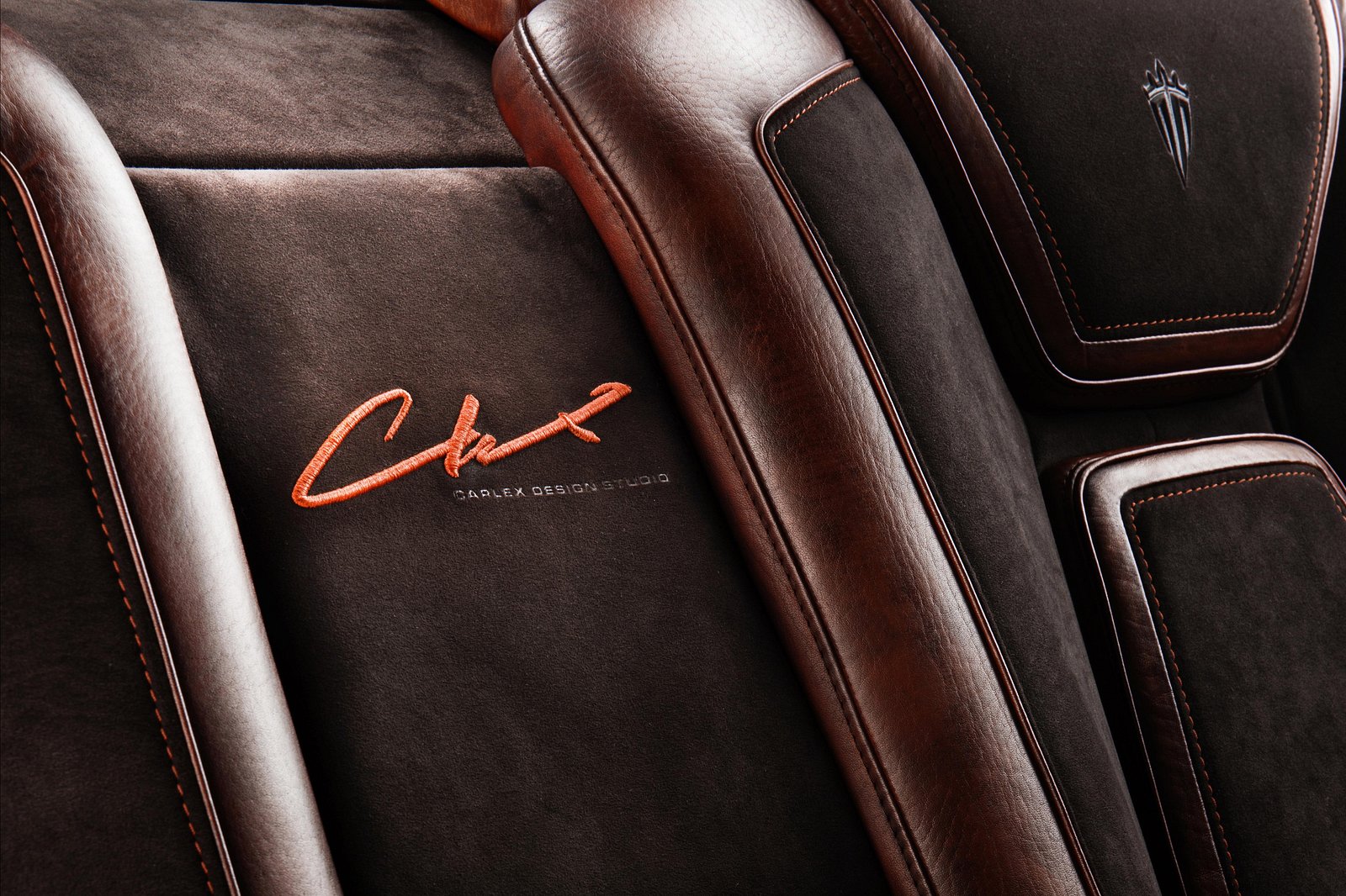 بي ام دبليو 635 CLX الكلاسيكية تحصل على عملية تجديد فاخرة من كارليكس ديزاين البولندية بي ام دبليو 635 CLX الكلاسيكية تحصل على عملية تجديد فاخرة من كارليكس ديزاين البولندية 18