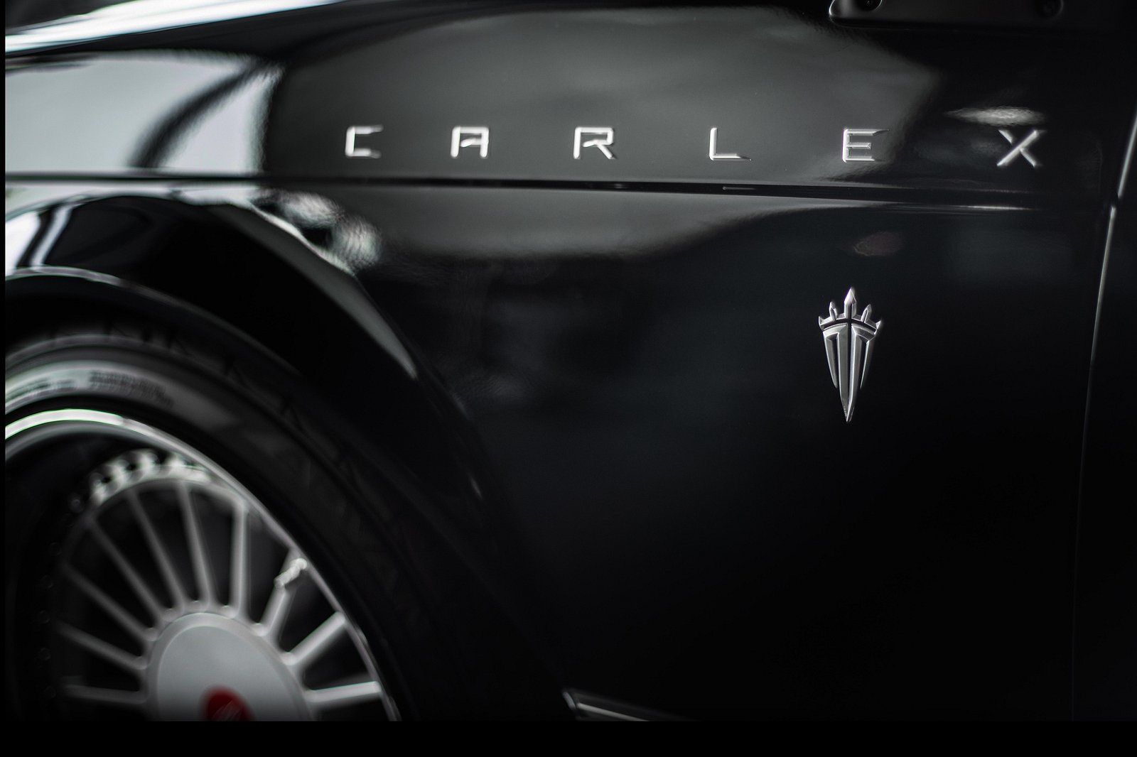 بي ام دبليو 635 CLX الكلاسيكية تحصل على عملية تجديد فاخرة من كارليكس ديزاين البولندية بي ام دبليو 635 CLX الكلاسيكية تحصل على عملية تجديد فاخرة من كارليكس ديزاين البولندية 16