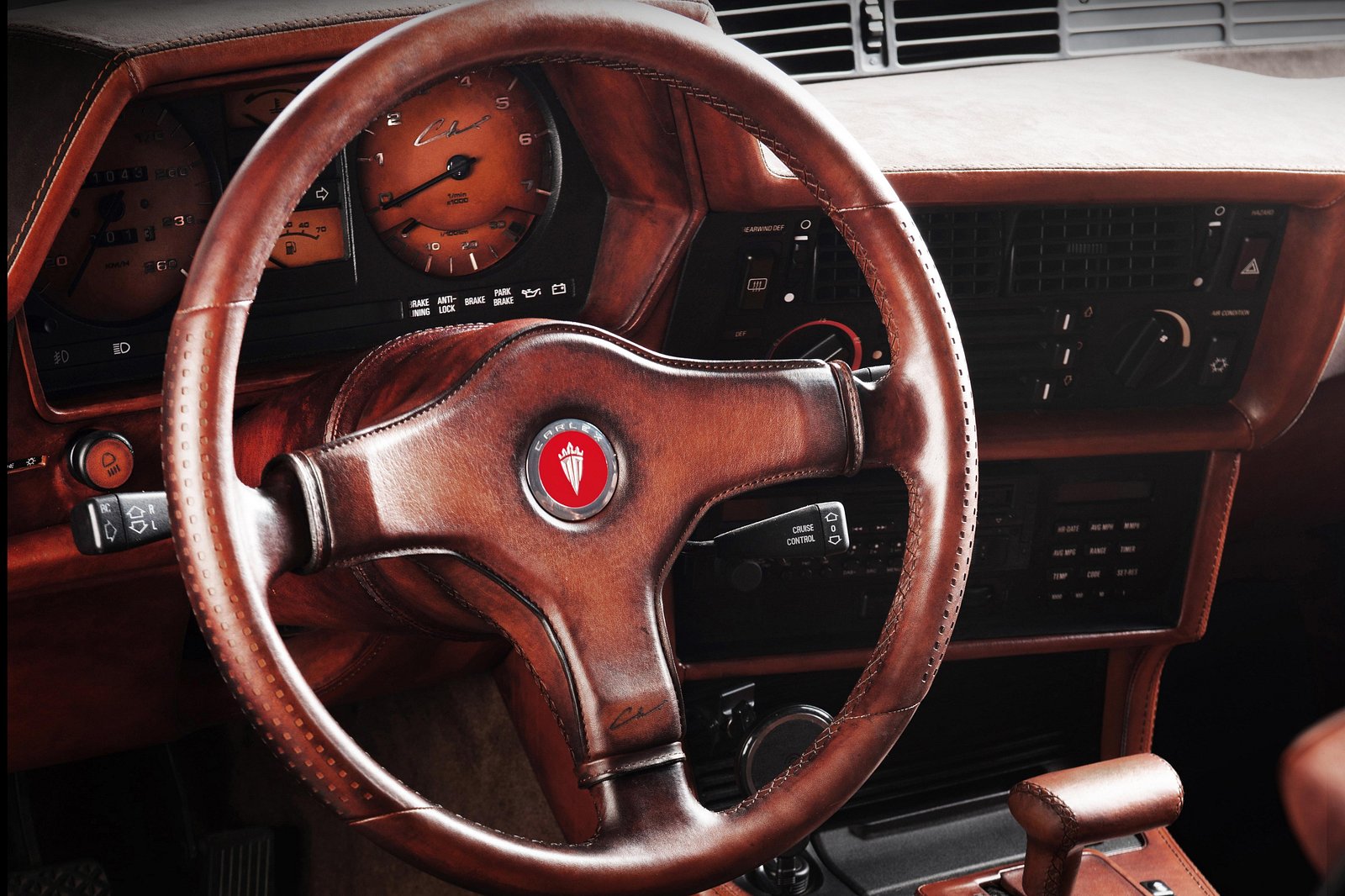 بي ام دبليو 635 CLX الكلاسيكية تحصل على عملية تجديد فاخرة من كارليكس ديزاين البولندية بي ام دبليو 635 CLX الكلاسيكية تحصل على عملية تجديد فاخرة من كارليكس ديزاين البولندية 15