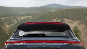 تويوتا كراون SUV الجديدة كلياً تظهر في صور تشويقية قبل الكشف الرسمي بأيام تويوتا كراون SUV