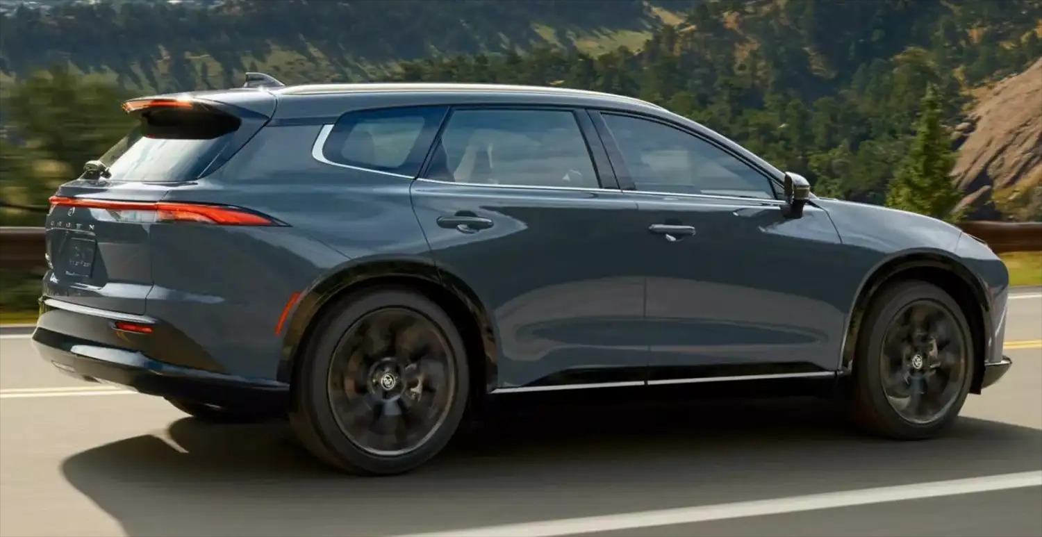 تسرب تويوتا كراون سيغنيا موديل 2025 الجديدة كلياً قبل ساعات من التدشين الرسمي تسرب تويوتا كراون سيغنيا موديل 2025 الجديدة كلياً قبل ساعات من التدشين الرسمي 3