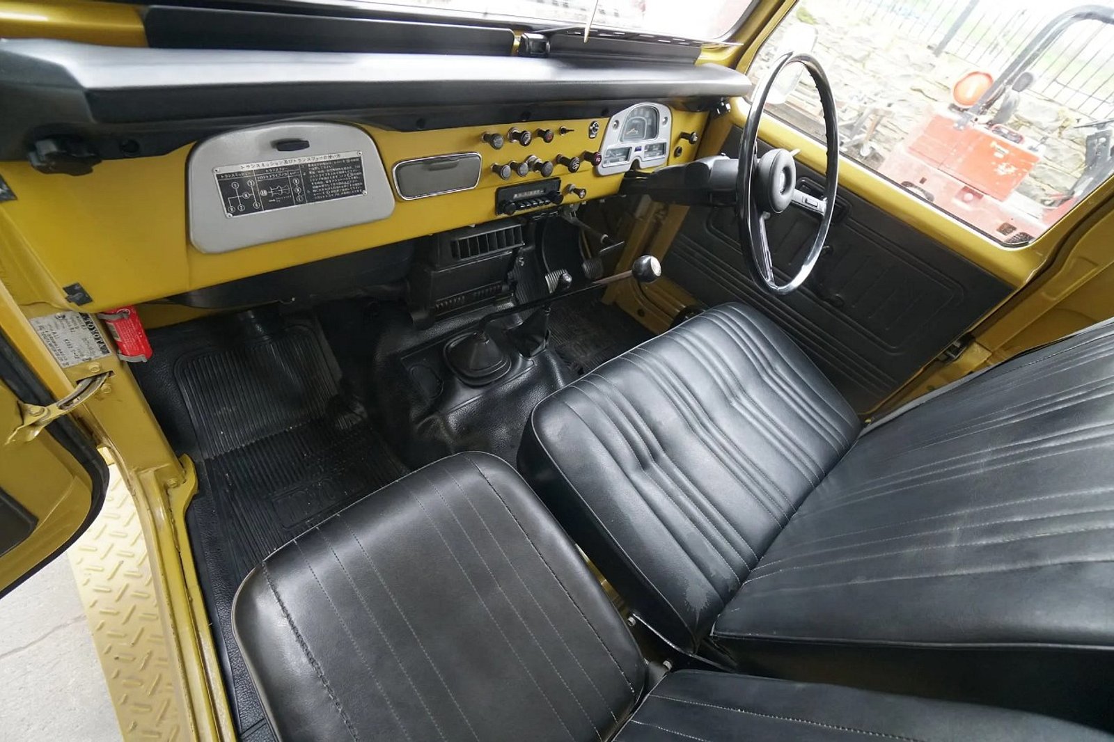 تويوتا لاندكروزر FJ تحصل على نسخة مجددة بالكامل بمظهر كلاسيكي ومحرك لكزس V8 حديث تويوتا لاندكروزر FJ تحصل على نسخة مجددة بالكامل بمظهر كلاسيكي ومحرك لكزس V8 حديث 16