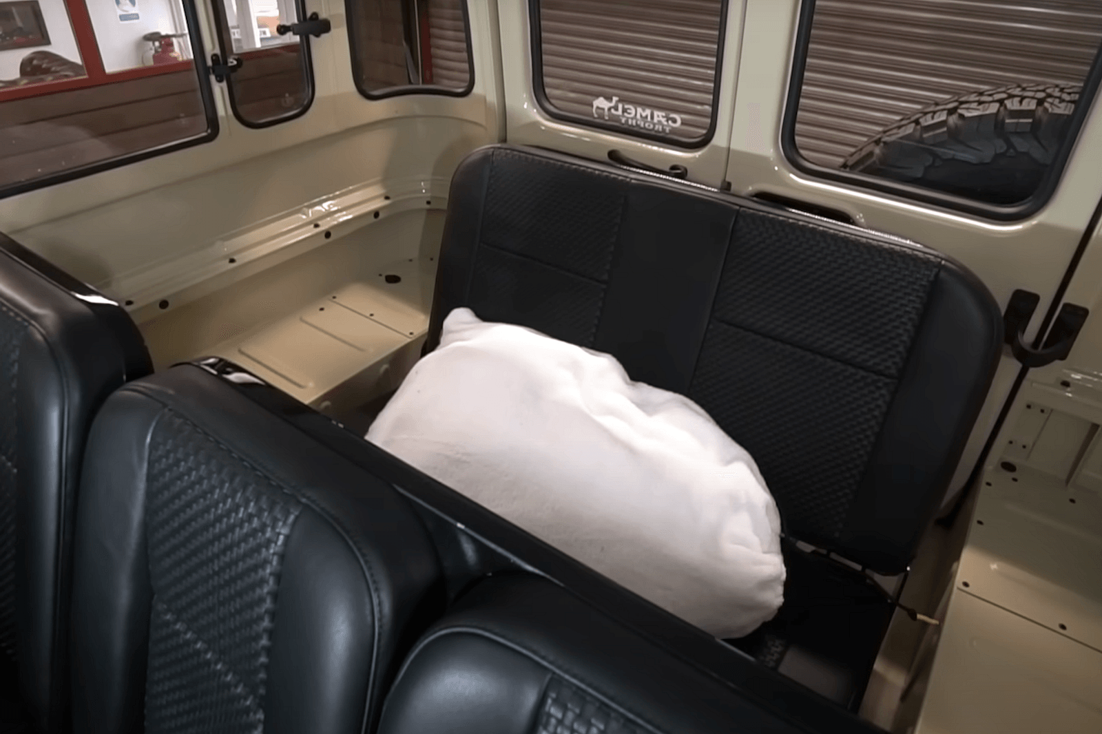 تويوتا لاندكروزر FJ تحصل على نسخة مجددة بالكامل بمظهر كلاسيكي ومحرك لكزس V8 حديث تويوتا لاندكروزر FJ تحصل على نسخة مجددة بالكامل بمظهر كلاسيكي ومحرك لكزس V8 حديث 4