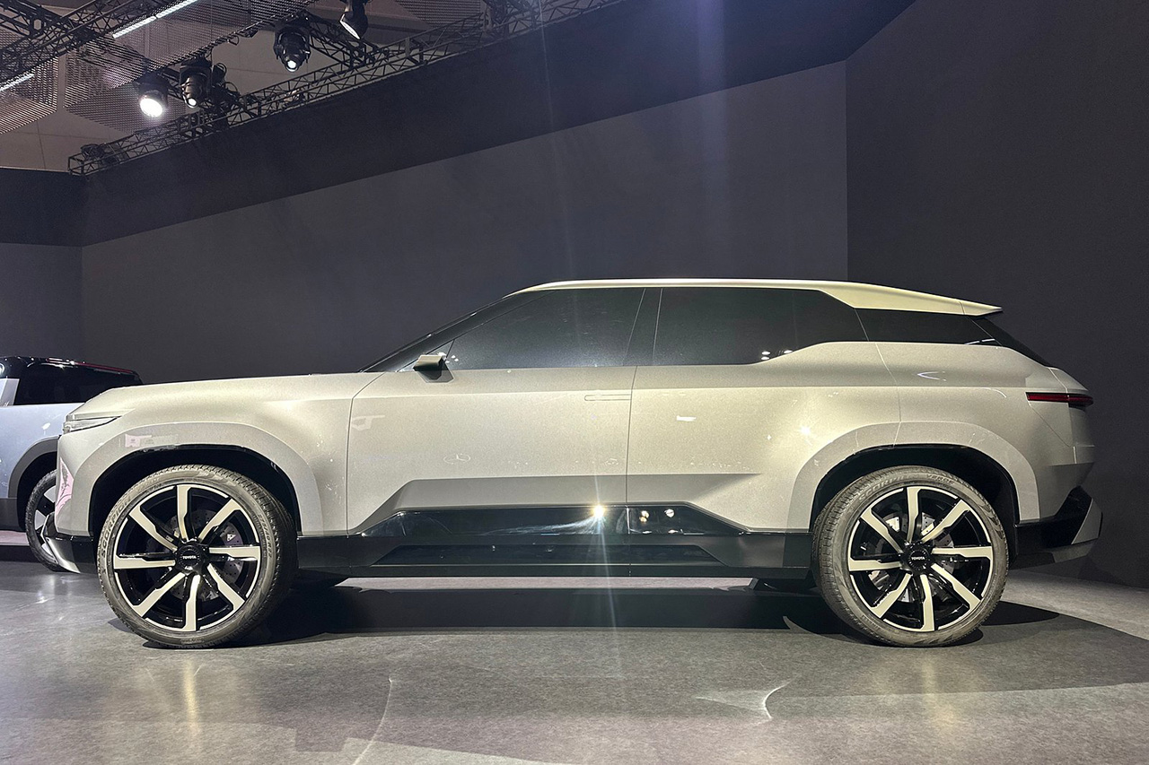 تويوتا لاندكروزر الكهربائية تظهر في صور تخيلية بالشكل الإنتاجي النهائي تويوتا لاندكروزر Se الكهربائية